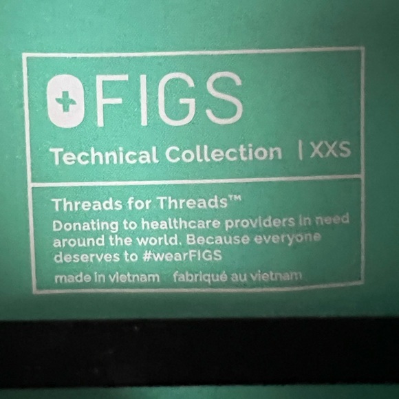 FIGS Caterina One Pocket Scrub‎ Top - Picture 3 of 5